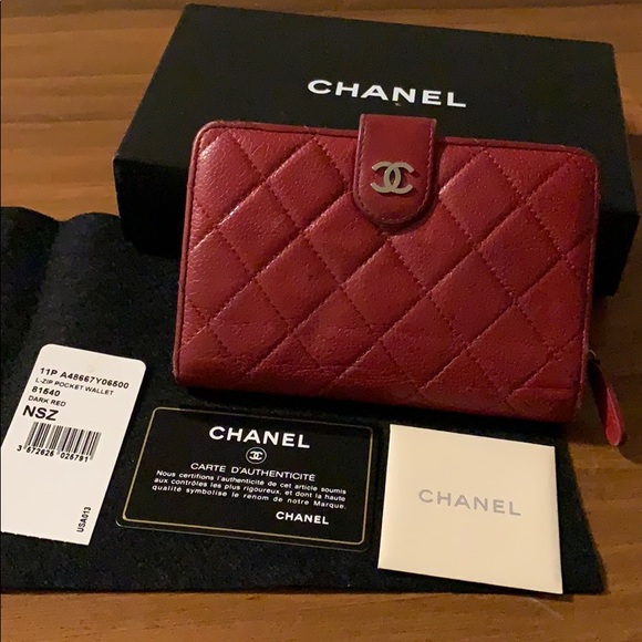 CHANEL Handbags - CHANEL L-zip caviar wallet